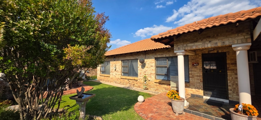 3 Bedroom Property for Sale in Grimbeeck Park North West